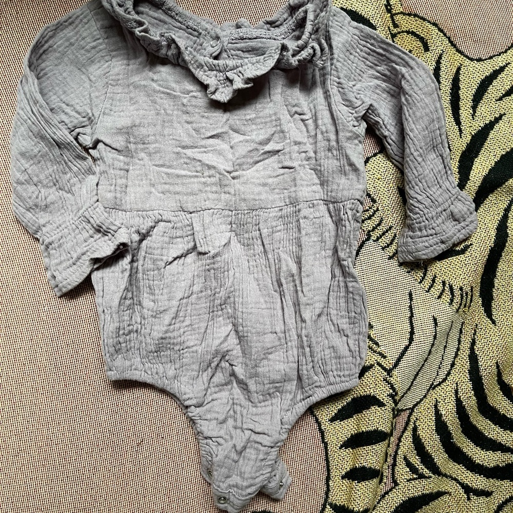 Linen Rompers - Picture 3 of 3